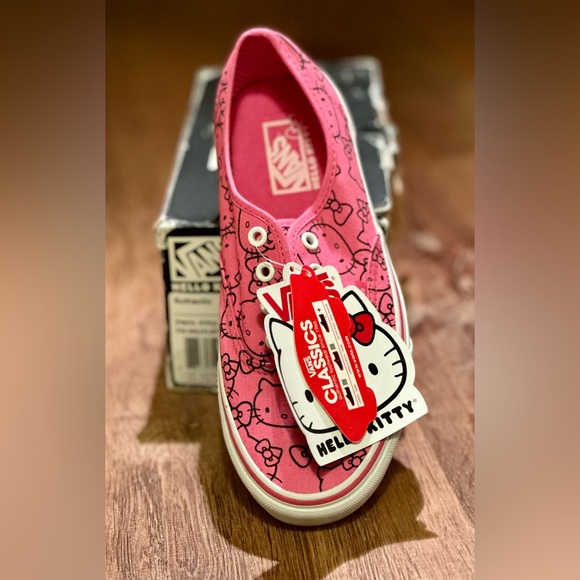RARE HelloKITTY Vans X/SanrioCollab M/6 W/7.5 EU 38 - Picture 3 of 13